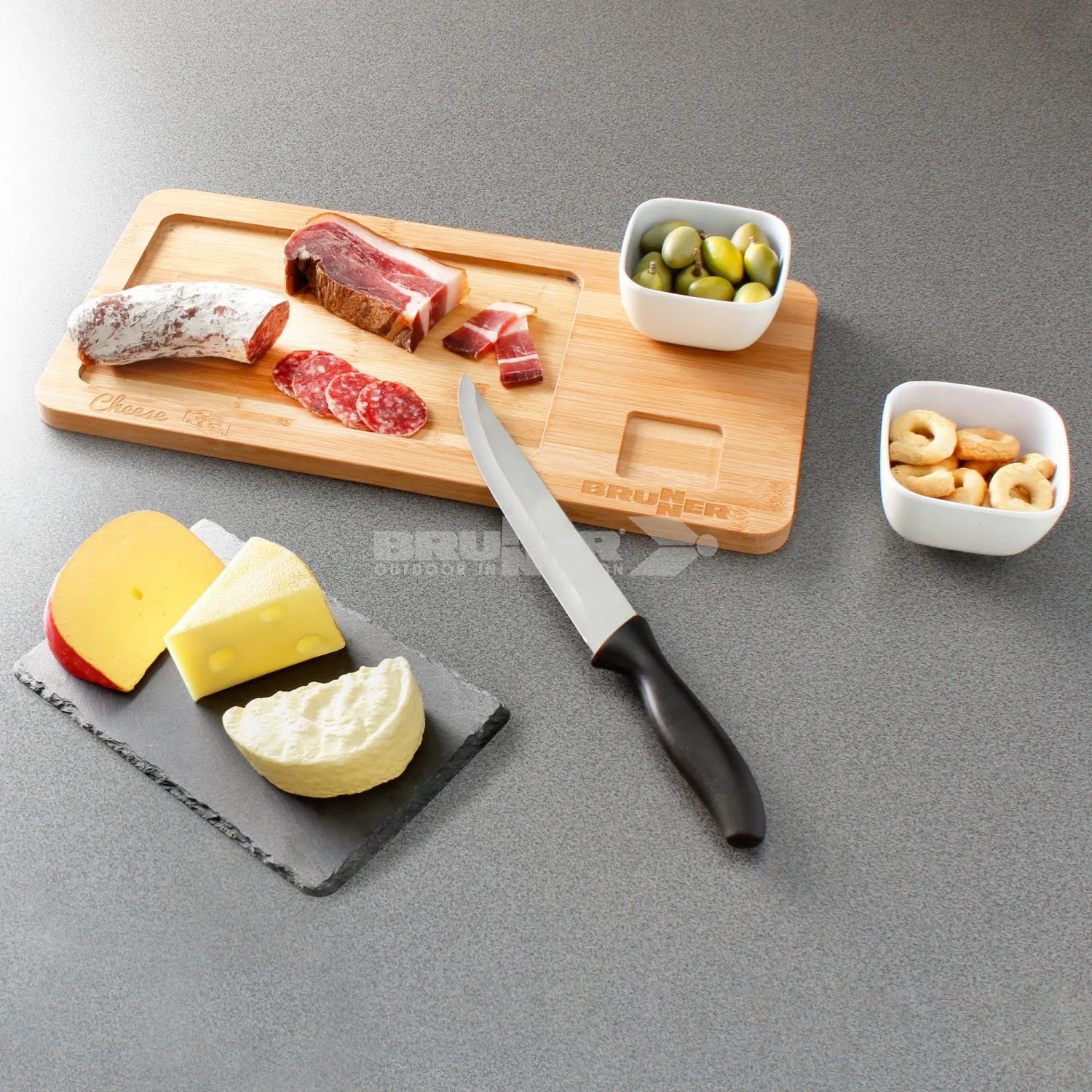 BRUNNER CHEESE SET COMPOSTO DA 4 PEZZI CON TAGLIERE IN BAMBOO