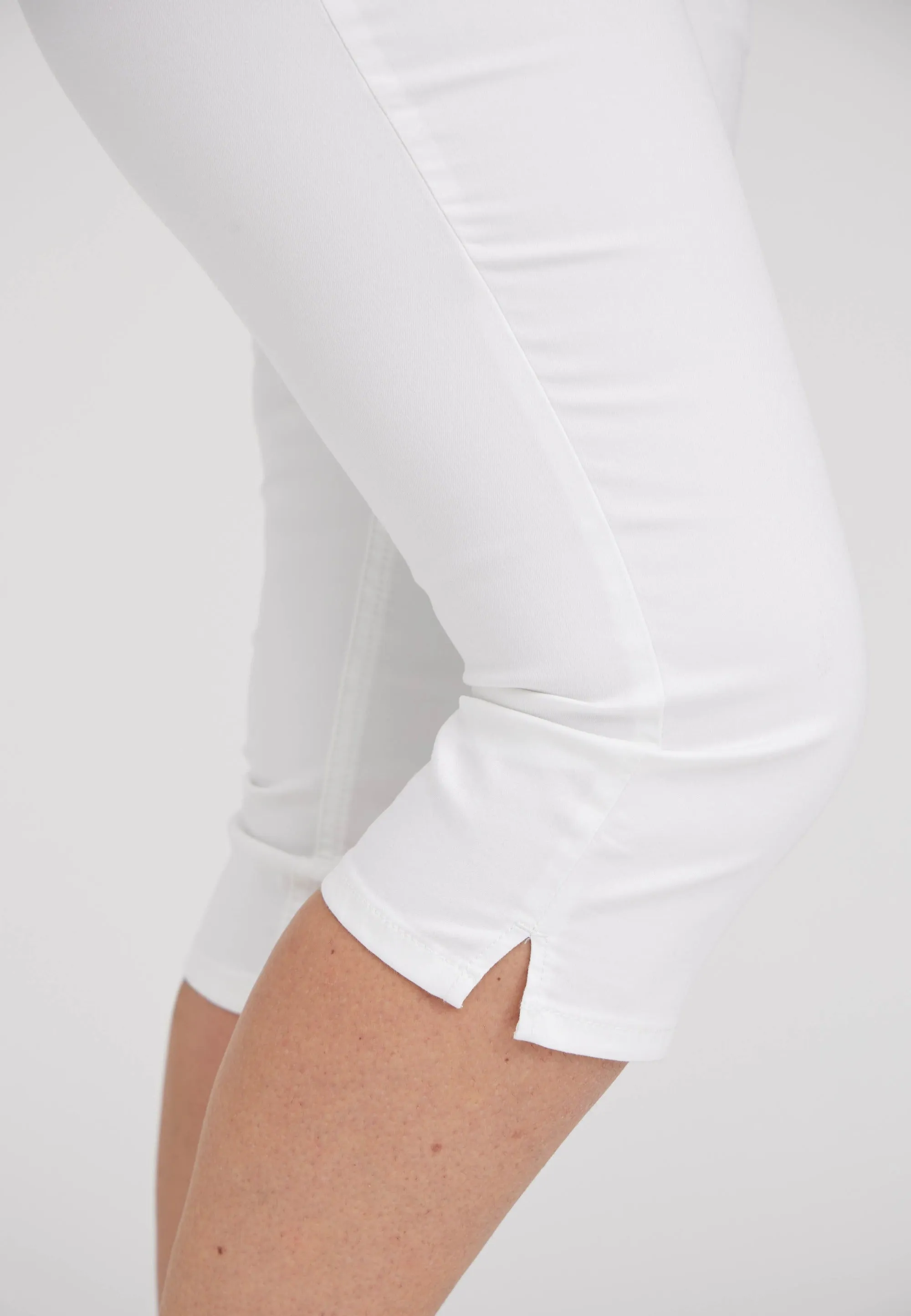 Kelly Regular Capri Short Length - White